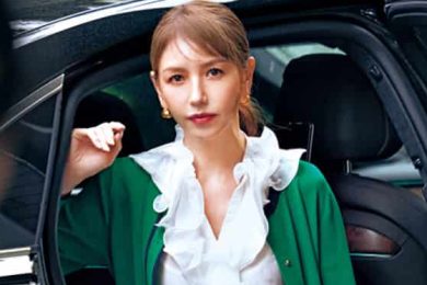 40代が”秋から必須”な【華やぎトップス】3選！旬アイテムで簡単に洒落る