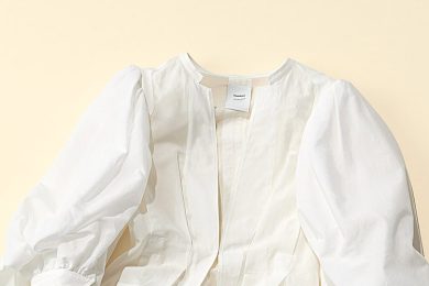 「薄い＆軽い」のに華やぐ！”遠出するとき”に選びたい名品8選〈トップス・オールインワンetc.〉
