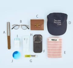 【本当は教えたくないUVケアも】40代おしゃれライターは夏、バッグに何入れてる？〈10選〉