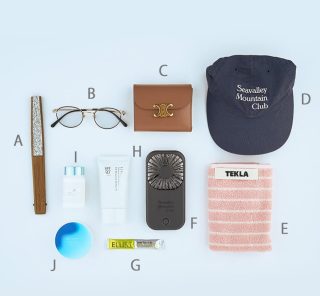 【本当は教えたくないUVケアも】40代おしゃれライターは夏、バッグに何入れてる？〈10選〉