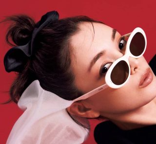 「個性的」なのに上品。40代、秋の日常を彩る【高見えアクセ】8選〈シュシュ、サングラスetc.〉