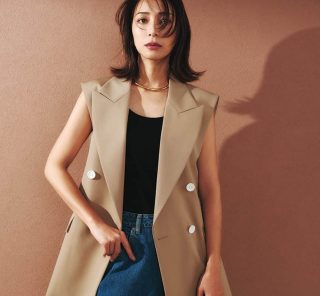 夏服に羽織るだけ！一瞬で秋めく【ベージュジレ】スライドコーデ4選