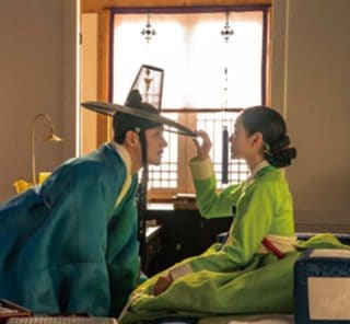 寝不足確定でも見ちゃう！〈ファッション、名言…〉40代が【韓国ドラマ】にハマる本当の理由