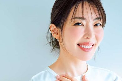 【40代コンサバ派】白Tの正解が決定！「パール×ゴールドアクセ」でヘルシーに〈大野真理子さん×佐藤佳菜子さん〉
