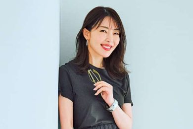 ”無地Tシャツ1枚”でも間が持つ！40代が洒落る【ヘア＆リップ】の正解をプロが伝授