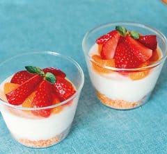 【手作りおやつ】”混ぜて固めるだけ”で絶品！子供と作れる「カップレアチーズケーキ」
