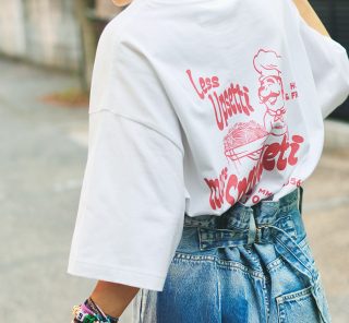 40代「二の腕問題」に終止符！【袖長めTシャツ、肩がけ…】ご近所オシャレ〈SNAP8選〉