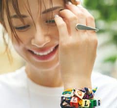 真夏の【ご近所オシャレ】は「インパクト小物」で盛るが正解！Tシャツ・ワンピコーデ〈3選〉