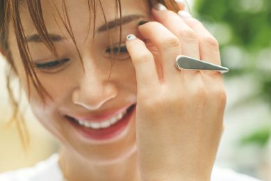 真夏の【ご近所オシャレ】は「インパクト小物」で盛るが正解！Tシャツ・ワンピコーデ〈3選〉