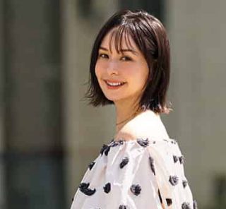「ストレスフリーが鉄則」40代読者モデルの【一軍ワイドパンツ】5選。洒落見えする形は？