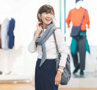 40代が細見えする【進化系ワイドパンツ】って？ユニクロの新作から発掘〈コーデ3選〉