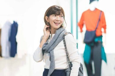 40代が細見えする【進化系ワイドパンツ】って？ユニクロの新作から発掘〈コーデ3選〉