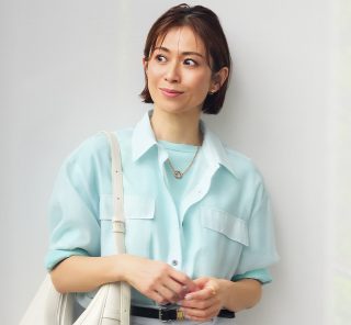 【40代のお仕事コーデ】シアーシャツにミントをIN 知性と爽やかさをのぞかせて