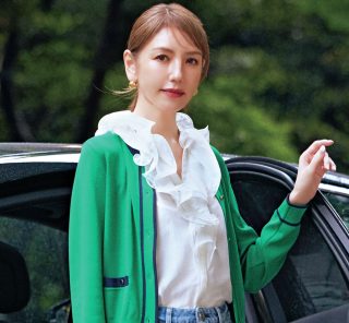 【フリルブラウス×デニム】韓ドラなりきりコーデで40代にもきれいめにフィット