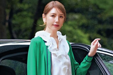 【フリルブラウス×デニム】韓ドラなりきりコーデで40代にもきれいめにフィット