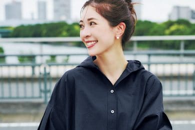 シャツとブルゾンのいいとこどり！【フード付きシャツ】で端境期のオシャレに悩まない