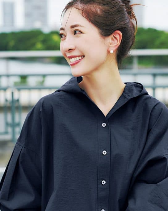 シャツとブルゾンのいいとこどり！【フード付きシャツ】で端境期のオシャレに悩まない