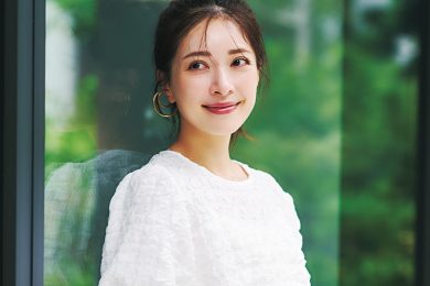 ただ着るだけでサマ見え！40代が地味見えしない夏の【モノトーンアイテム】4選