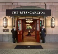 一歩足を踏み入れたら、そこは英国貴族の邸宅。「ザ・リッツ・カールトン大阪」で叶える極上の非日常