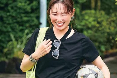 夏休みの「送迎コーデ」は【ほぼ黒】で洒落る！ママスタイリストが”モード感”を足すコツは？