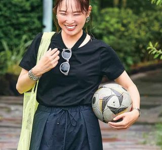 40代を救う！晩夏の【ほぼ黒コーデ】正解スタイル3選。重たく見えない「モード感」の作り方は？