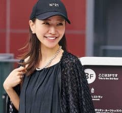 〈サマーデニム、Tシャツetc.〉オシャレ40代が頼る【制服アイテム】って?夏休みコーデ〈SNAP4選〉