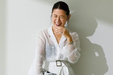 【リネンシャツ】は「タックパンツ」で洒落る！大草直子さん流・40代の”100点コーデ”は？