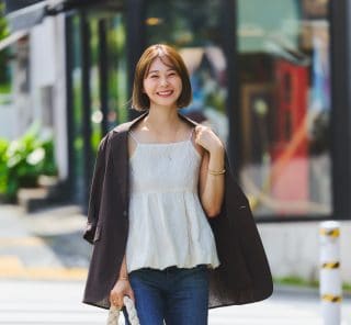 夏の【ワイドパンツ】のままで秋へスイッチ！今すぐ真似したい40代SNAP＜3選＞