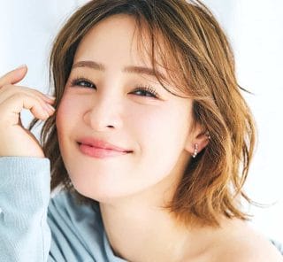 【大沢あかねさん】ブルー・パープル…大人の「色遊びメーク」に挑戦！目もとだけ変えるのがコツ