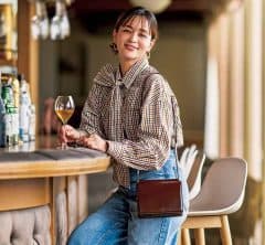 【秋デニム】地味見えしない「足元の正解」は？”暑秋カラー”で華やぐ！着回し〈4選〉