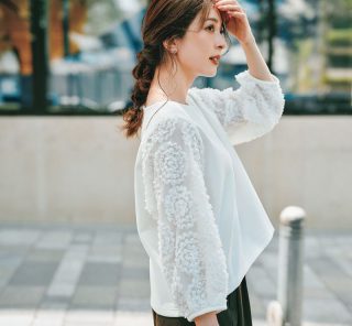 【寒暖差にちょうどいい】ロンTよりきれいでニットより涼しい！40代の「長袖トップス」4選