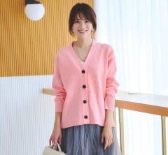 脱・地味見え!暗くなりがちな秋冬に頼れる、着るだけで安心の「盛り名品」2選
