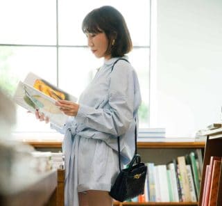 オシャレなあの人がバッグに仕込んでる「バイブル本」とは？【連載vol.1佐々木敬子さん】