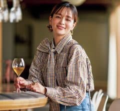 女子会定番の甘トップスはゆるトラッドな【チェックブラウス】が今の気分