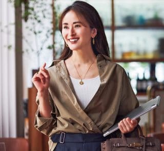 少しのテクで見違える！シャツコーデのマンネリに効く【簡単アレンジ】