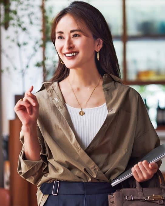 少しのテクで見違える!シャツコーデのマンネリに効く【簡単アレンジ】