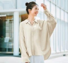 【40代の秋支度】Tシャツから替えるだけ！1枚で垢抜ける「ブラウス＆シャツ」3選