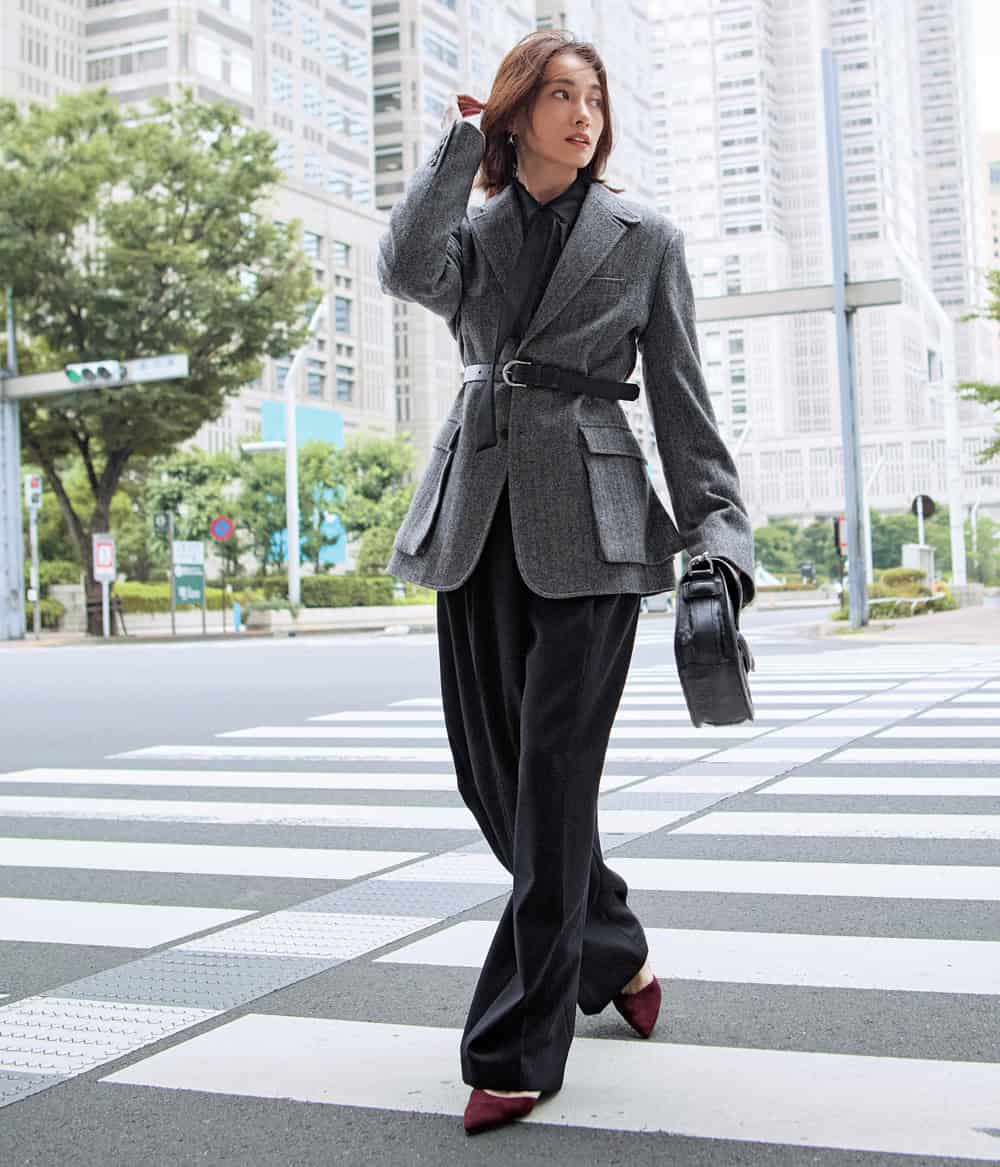 小濱なつき ジャケット ベルト ブラウス パンツ 通勤コーデ