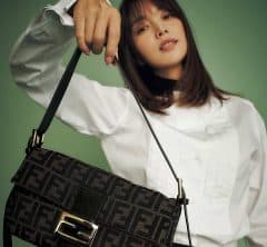 【フェンディのバッグ】いつもの着こなしにサラッと。蛯原友里さんと探す「デイリー名品」