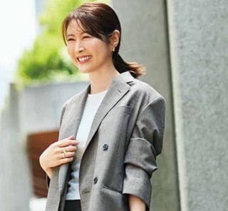 【40代キャリア服】知性・品格を纏いたいときに。STORYプルミエが選ぶ「お守り服」は？