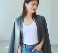 【厚手コートはまだ早い】寒暖差に頼れる!40代「秋の軽アウター」4選