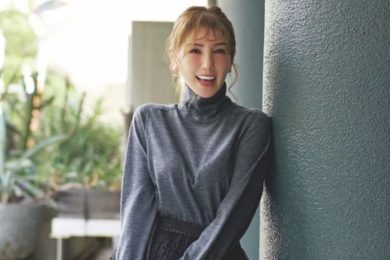 【秋冬になるとなんだか地味？】黒・グレーでも華やぐ！40代の「映え服」5選