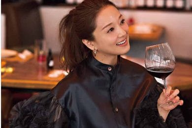地味見え回避！「大人の華やぎトップス」4選。夜のお出かけ・暗い店内でも映える！