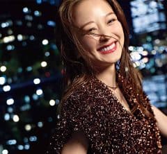 「ラメ・ビジュートップス」に頼る!大人が華やぐ「夜のお出かけ」コーデ【40代の夜飲み】