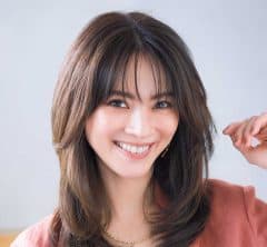 【黄金セミロング】40代の「うねり・乾燥」をカバー！ボサボサ髪を救う、秋の軽やかヘア