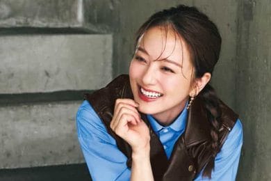 【きちんと見えNo.1】最旬カラー「サックスブルー」で華やぐ上品コーデ〈3選〉