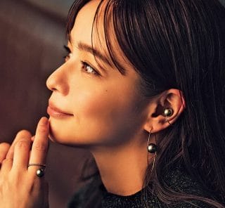 「ハンサムジュエリー」が大流行中！〈シルバー、黒パールetc〉40代が【ご褒美買い】したい名品は？