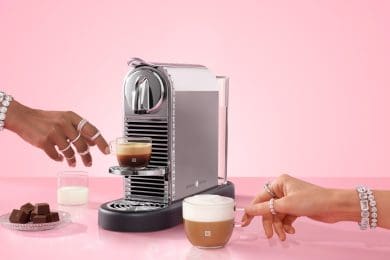 【Nespresso×Swarovski】冬の日常に煌めきを。カフェタイムを輝きで満たすコレクションが登場！