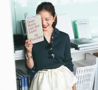 知的な【ポロニット】一枚で40代のスカートコーデが見違えるほど品よく整う！