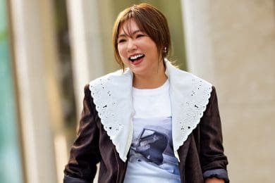 【野呂佳代さんコーデ】体型がキレイ見えする最新デニムにレース衿ジャケットで可愛さをON